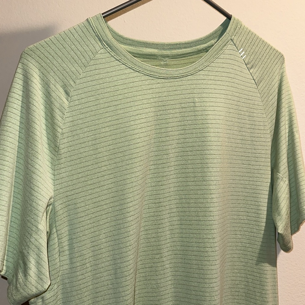 Lululemon License to Train Short Sleeve T Shirt